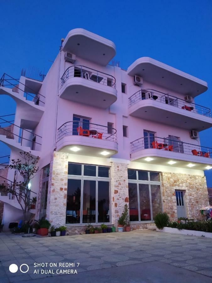 Vila Llaka Hotel Himare Exterior photo